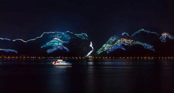 洲明再造網紅景點！1400㎡創意屏點亮寧波“曼哈頓”！