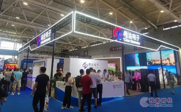 希達電子全球首發P0.4倒裝COB顯示屏！頂尖技術引領超高清微小間距顯示