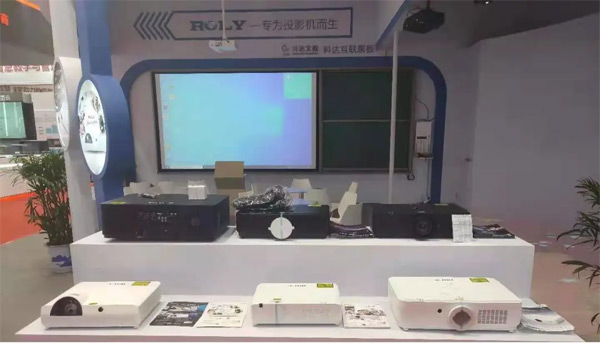 ROLYͶӰCӸ߲AMɹ -s7±INFOCOMM