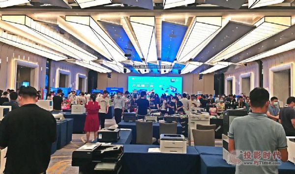 “合作共贏，陽光政購”飛利浦商顯產品亮相2021年萬翔網商產品展示會