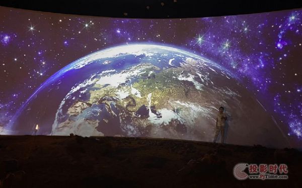 1000㎡超大空間、44*8米巨型弧幕 SEEMILE助力中國航天官方藝術(shù)特展