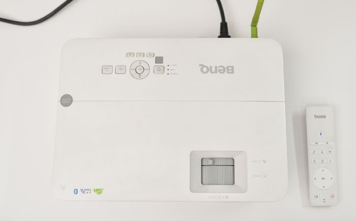 明基E592智能商務(wù)投影攝影工作室應(yīng)用開機(jī)調(diào)試簡(jiǎn)單快捷