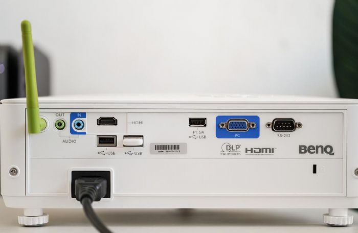明基E582智能商務(wù)投影儀_顏值在線，操作直觀好調(diào)試