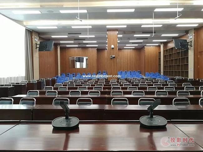 雷蒙電子會議系統入駐河南省某學校多功能廳