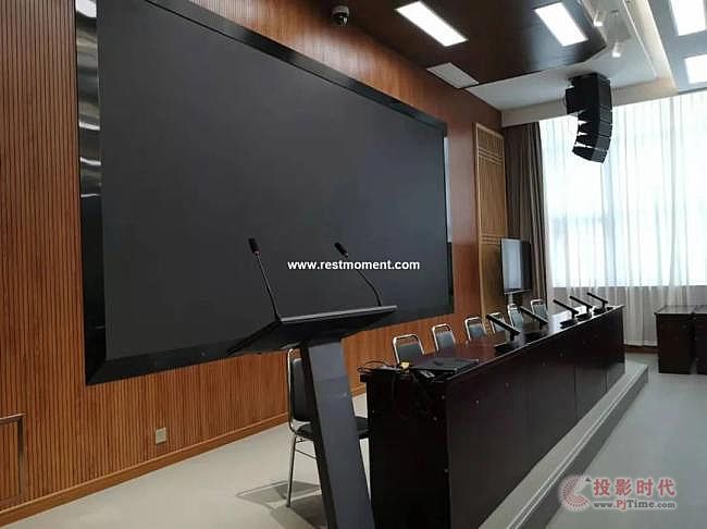雷蒙電子會議系統入駐河南省某學校多功能廳