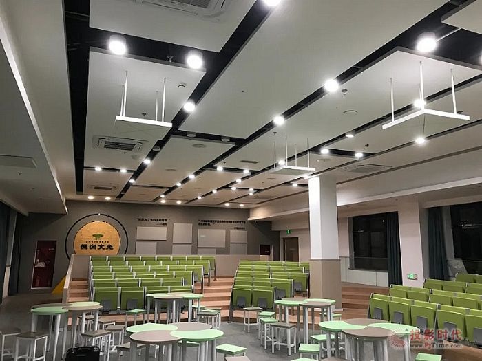 森海塞爾TeamConnect Ceiling 2天花式吊頂陣列麥克風及ControlMax VoiceLift本地擴聲解決方案助力蘇州平江實驗小學教學觀演室