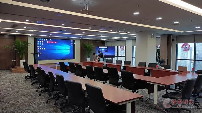 案例丨武漢消費金融公司總部會議室使用森海塞爾TeamConnect Ceiling 2天花式吊頂麥克風，以及ControlMax VoiceLift本地擴聲解決方案