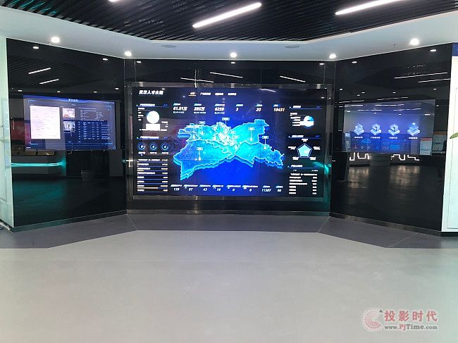 武漢大數據中心配備了沃頓液晶拼接屏，用于BI數據化展示