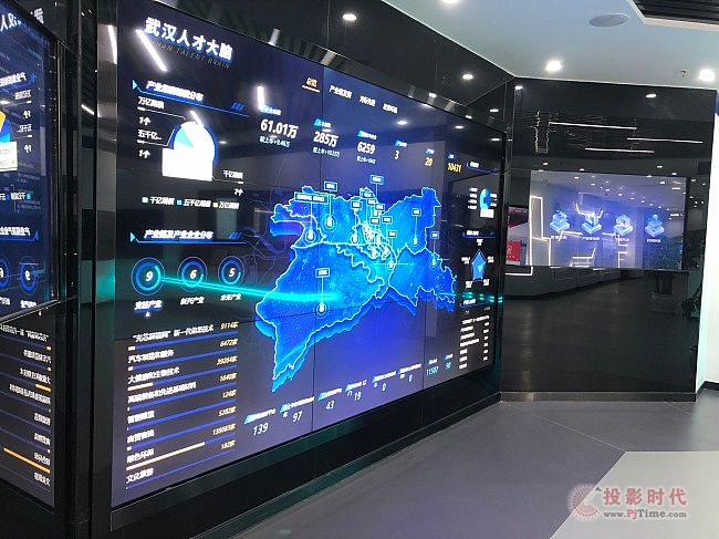 武漢大數據中心配備了沃頓液晶拼接屏，用于BI數據化展示