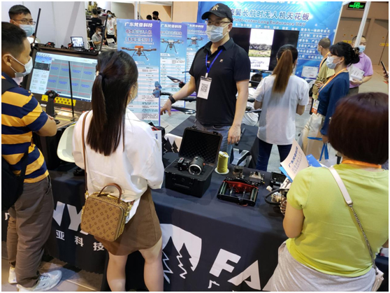 特種作戰(zhàn)飛榴無(wú)人機(jī)及防彈車(chē)等亮相DefenPol China2022廣州防務(wù)與警備外貿(mào)展