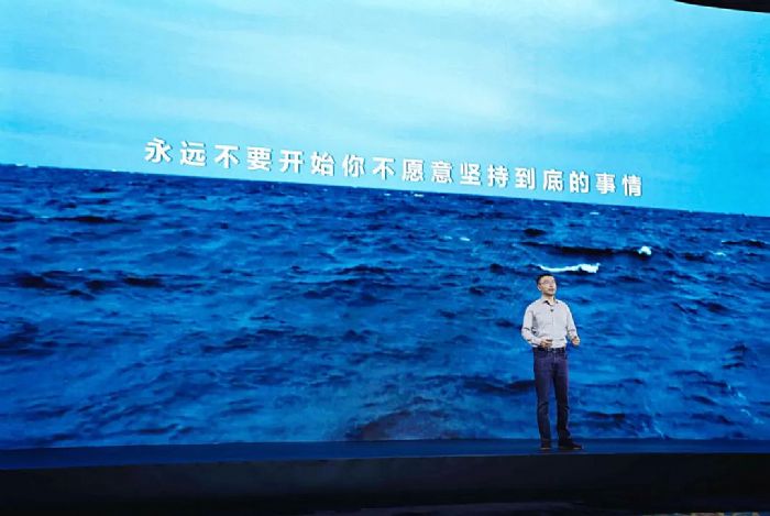 ULED十年，海信豹變 海信旗艦新品U8H有何不同？