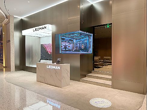 雷曼家庭巨幕線下體驗店再提速 7城9店集體亮相
