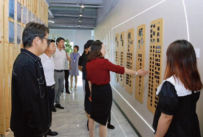 深圳市室內(nèi)設計師協(xié)會設計師參觀一禾科技
