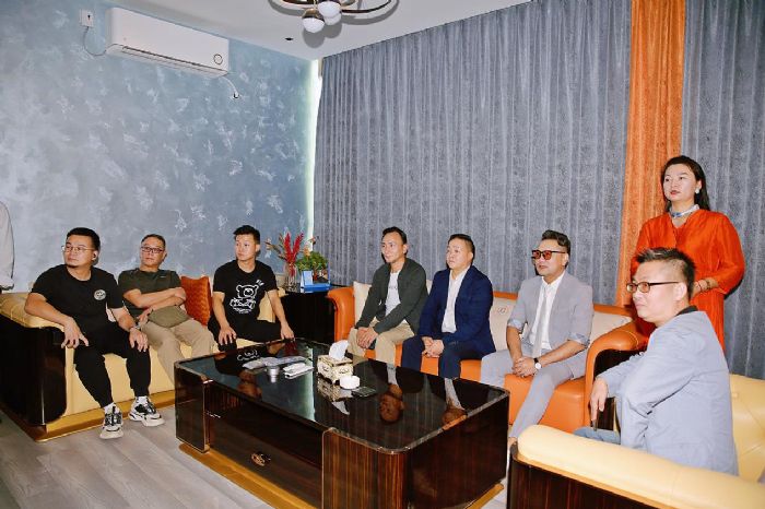 深圳市室內(nèi)設計師協(xié)會設計師參觀一禾科技