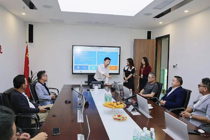 深圳市室內(nèi)設計師協(xié)會設計師會員在一禾科技座談