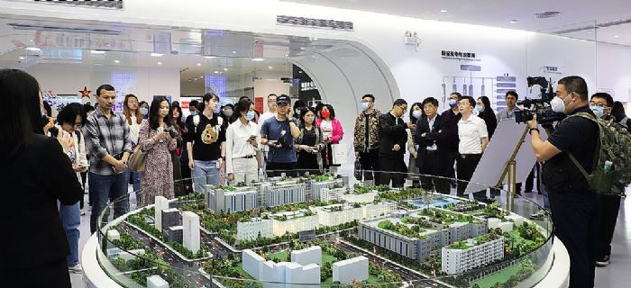 “未來已來·高質(zhì)量發(fā)展看廣東”網(wǎng)絡(luò)主題活動走進(jìn)國星光電