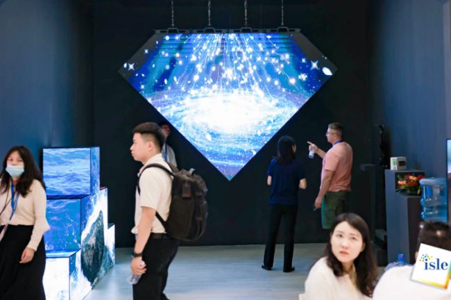 TCLÔyȫ½QLED(j)ԪXR̓M(chng)TSϵСgTSϵCOBԼNXTHUBϵV60proǻƽ及(qing)(sh)ISLEչ
