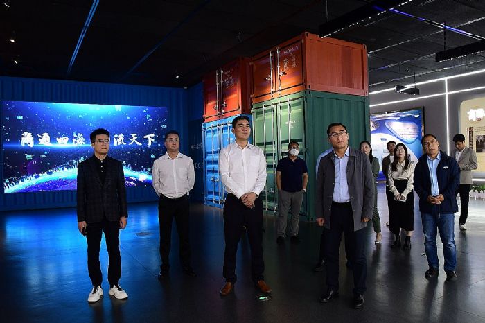迪威迅與深投控成員英飛拓等企業(yè)在臨沂市羅莊區(qū)順利舉行英旭科技項(xiàng)目簽約儀式