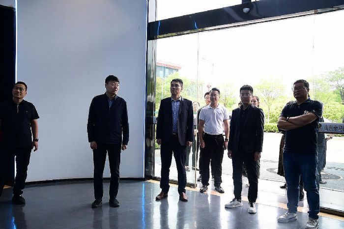 迪威迅與深投控成員英飛拓等企業(yè)在臨沂市羅莊區(qū)順利舉行英旭科技項(xiàng)目簽約儀式
