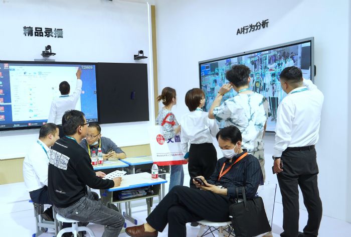 文香出席第五屆河南省教育裝備博覽會