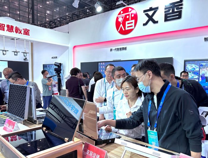 文香出席第五屆河南省教育裝備博覽會