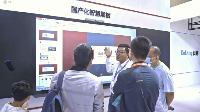 文香出席第五屆河南省教育裝備博覽會