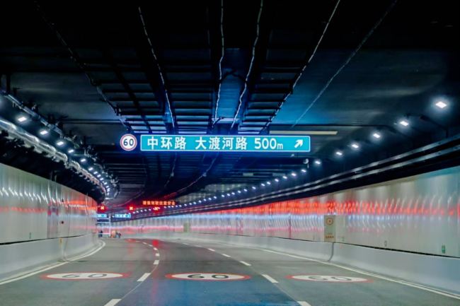 三思點亮合肥最長市政快速路隧道！