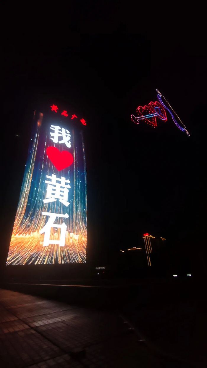 全網點擊量破1300W+！洲明科技這塊華中最大LED屏火了