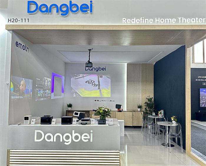 當貝在IFA 2023推出首款搭載Google TV的超薄激光投影儀當貝Atom