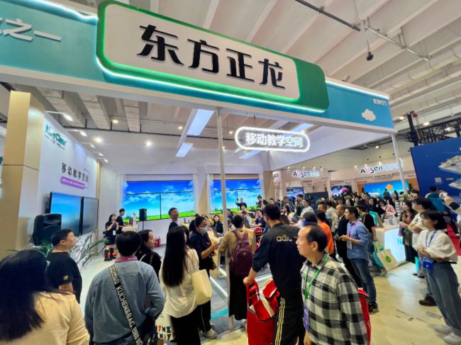 高博會:東方正龍NewClass移動教學空間展會精彩呈現!