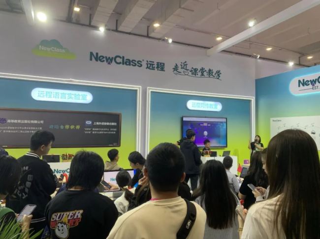 高博會:東方正龍NewClass移動教學空間展會精彩呈現!