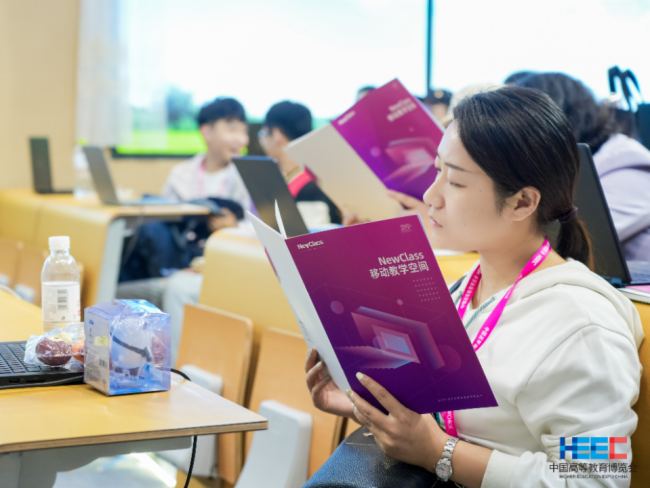 高博會:東方正龍NewClass移動教學空間展會精彩呈現!