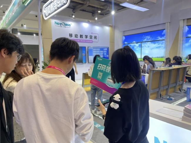 高博會:東方正龍NewClass移動教學空間展會精彩呈現!