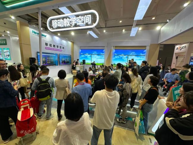 高博會:東方正龍NewClass移動教學空間展會精彩呈現!