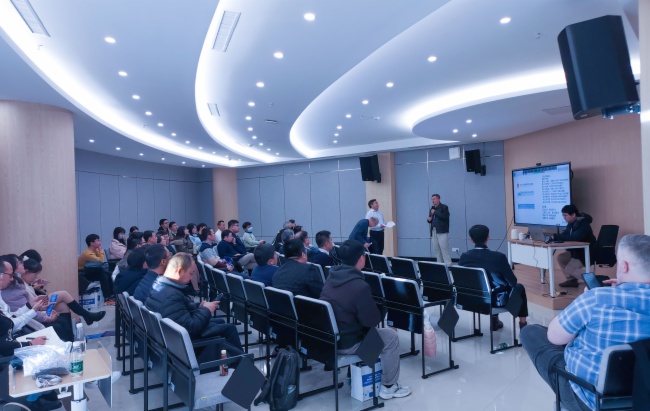顯示世界 豫見未來 ——首屆“新型顯示和智能終端產業鏈大會”成功舉辦