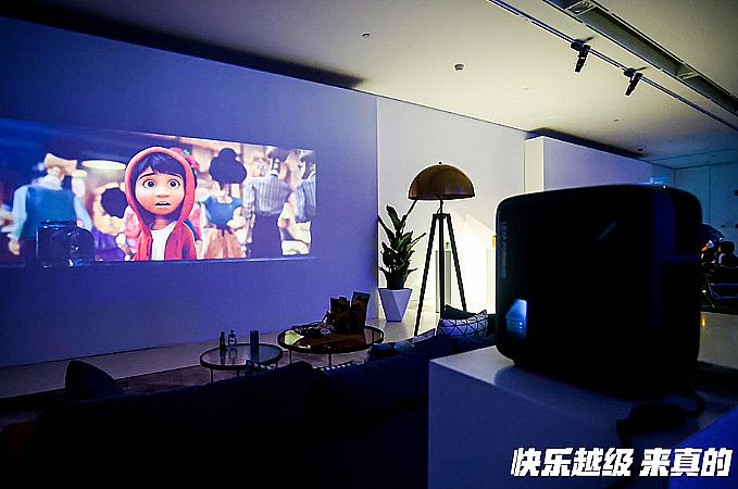 大轉折形成：智能投影跨過關鍵一點