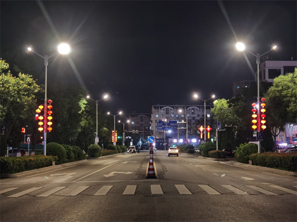 三思助力城陽區(qū)主城區(qū)路燈節(jié)能改造工程