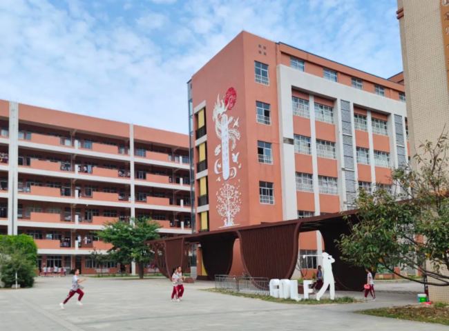 西雅克C-YARK助力廣州市鳳凰中英文學(xué)校精品錄播教室