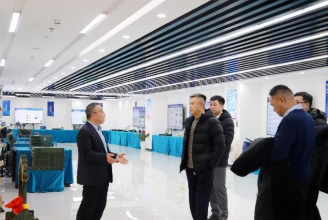 恒豐銀行總行代理行長鄭現中一行蒞臨武漢興圖新科電子股份有限公司調研