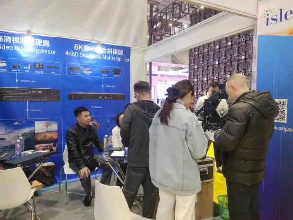 比特視訊攜8K魔控拼接器亮相2024 ISLE展，引領(lǐng)視覺新體驗