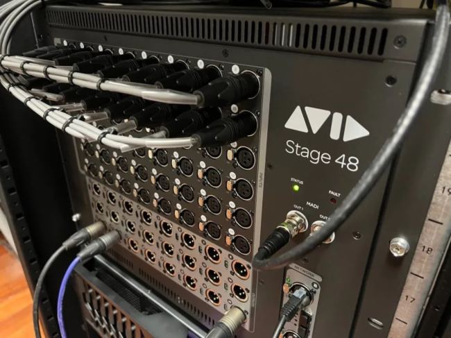 Avid VENUES6LմԺUϵy-FU{_