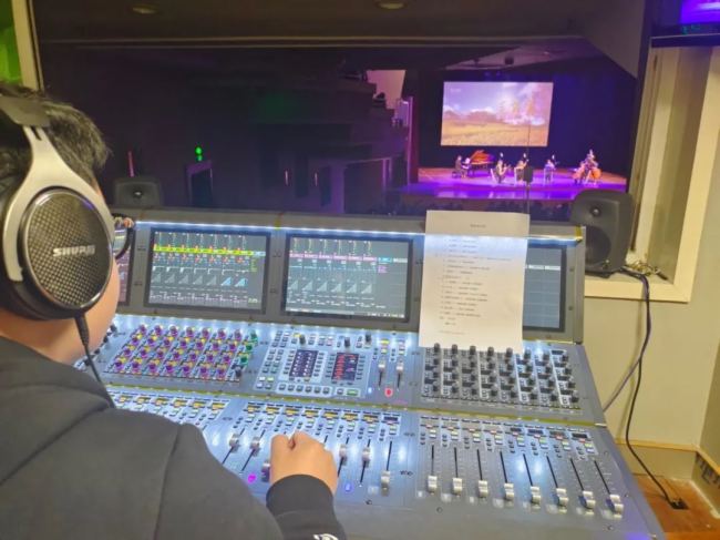 Avid VENUES6LմԺUϵy-FU{_