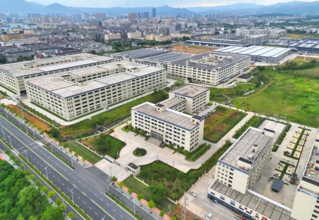 浙江省副省長柯吉欣一行考察調研三思光電浙江浦江大型LED生產基地