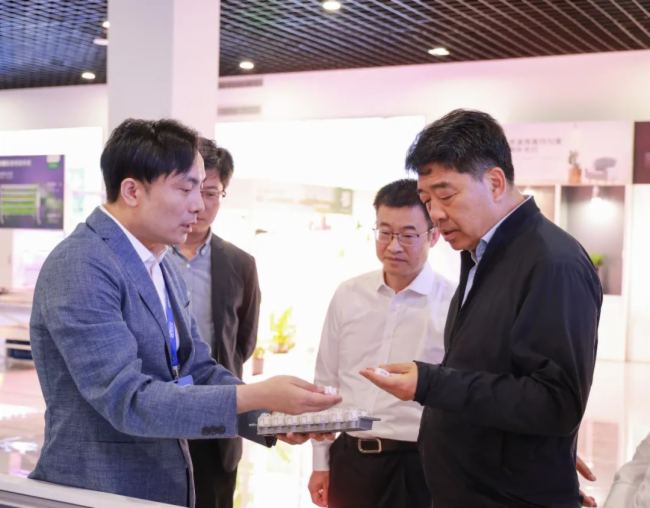 浙江省副省長柯吉欣一行考察調研三思光電浙江浦江大型LED生產基地