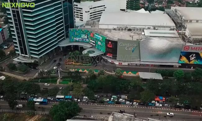 晶泓LED透明屏點亮雅加達潮流地標，Gandaria City中庭大屏煥新升級！