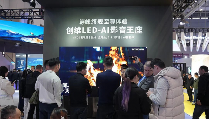 【震撼首發(fā)】創(chuàng)維商用135吋LED-AI超級電視亮相ISLE 2025！